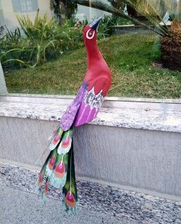 Escultura de Pavão em Madeira Artesanal - Roxo
