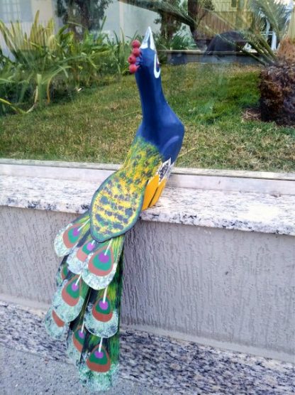 Escultura de Pavão em Madeira Artesanal - Azul - Imagem 2